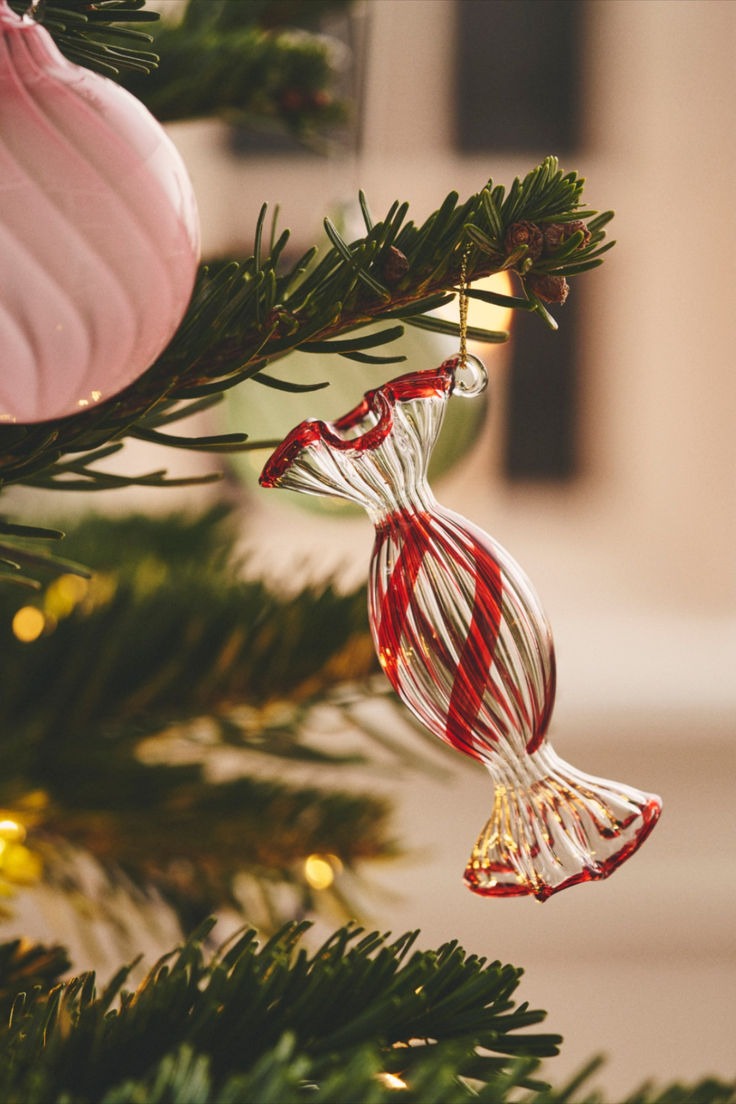 Glass Hanging Statue4